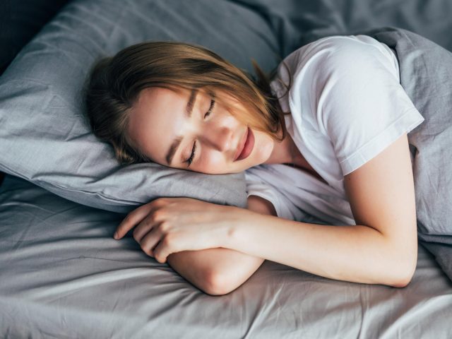 Dormire bene: come l’ozono-terapia e l’agopuntura favoriscono il sonno rigenerante